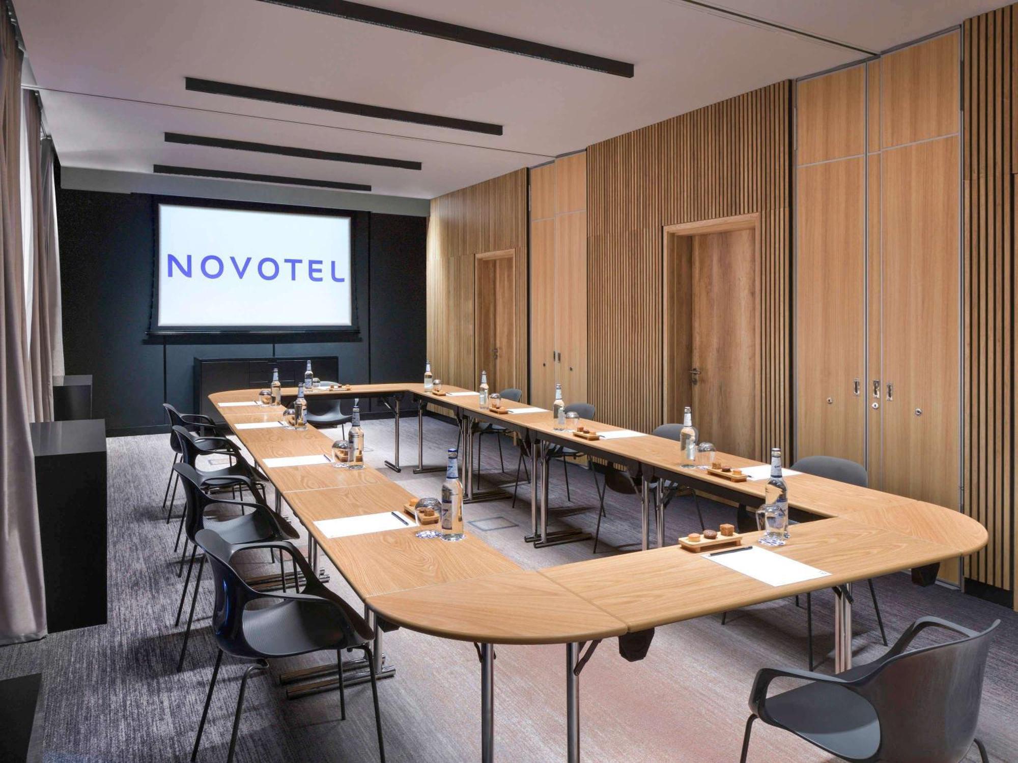 Novotel Kinshasa La Gombe Экстерьер фото